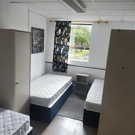 Simple & Comfortable 2 Beds Shared Apartamento